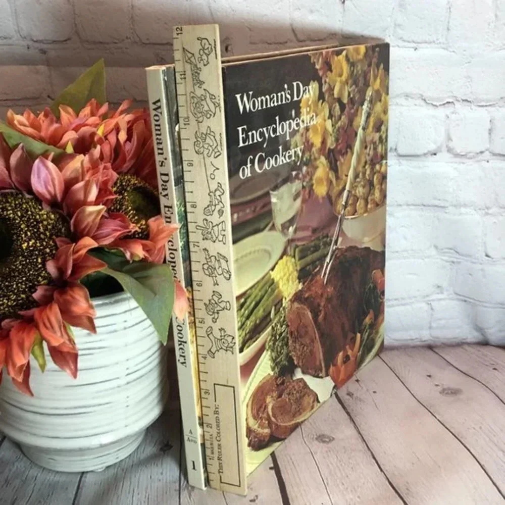 cookbook WOMAN'S DAY ENCYCLOPEDIA OF COOKERY Vintage 1973